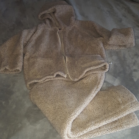 kids zip up sweatshirt and pants - Picture 3 of 4